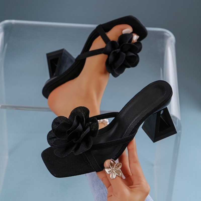 Summer Clothing Items - صنادل نسائية مزينة بزهور ثلاثية الأبعاد،